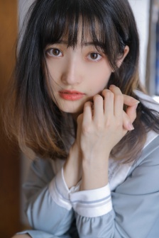 帝王怀孕肚腹圆隆憋尿